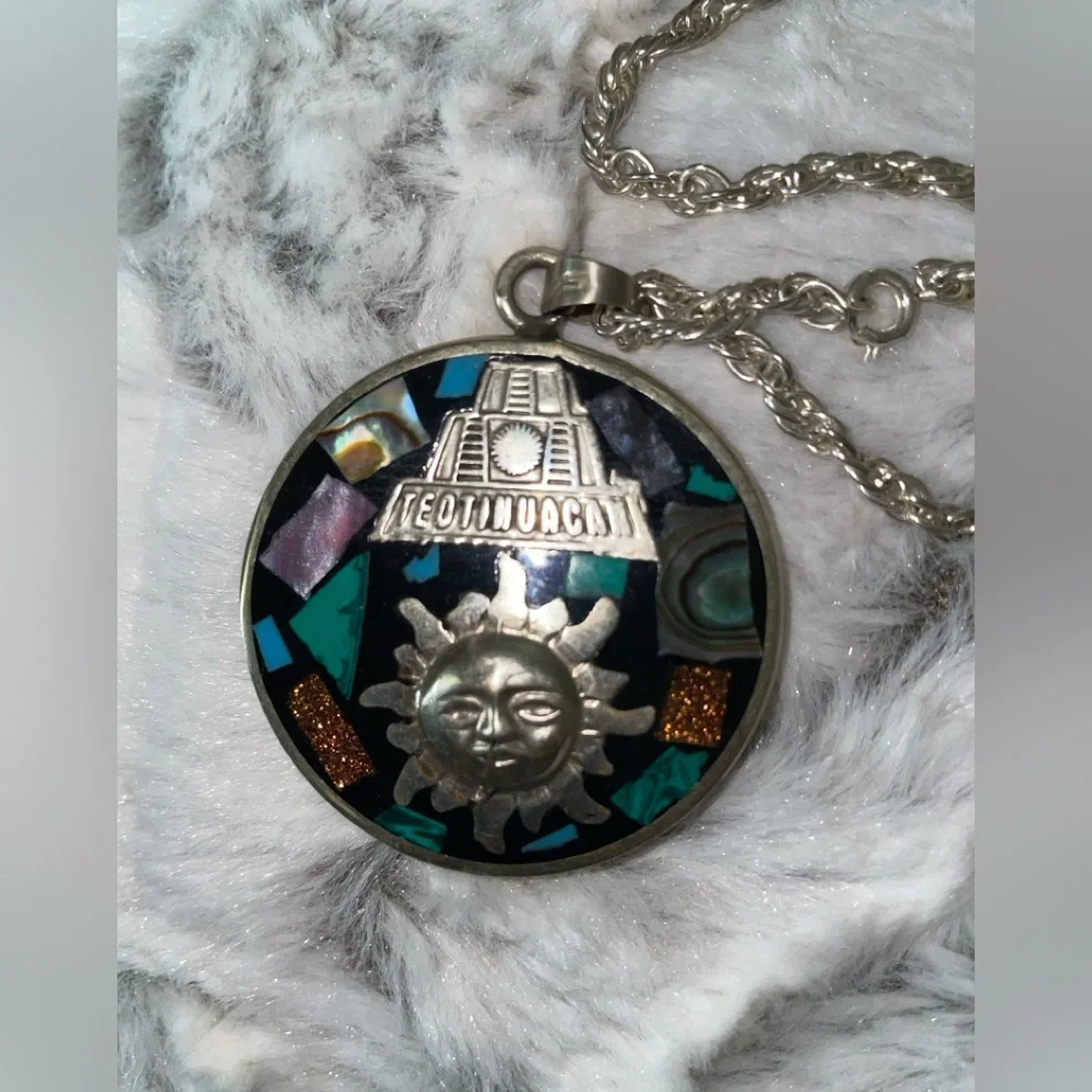 NWOT A Mexican sterlingsilver collectible pendant abalone shell 24” silver chain